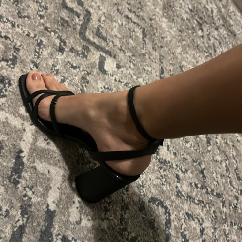 Heels - Picture 2 of 8